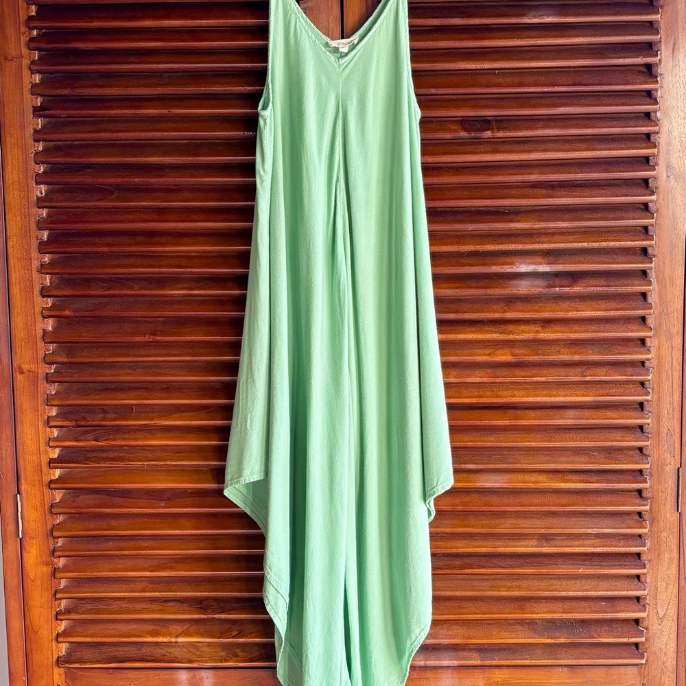 Size S Elan flowy 100% rayon for any occasion maxi (shorter on sides) sage green